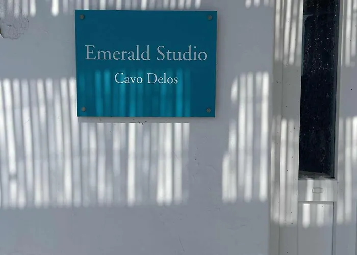 On The Rocks W Hot Tub At Cavo Delos *