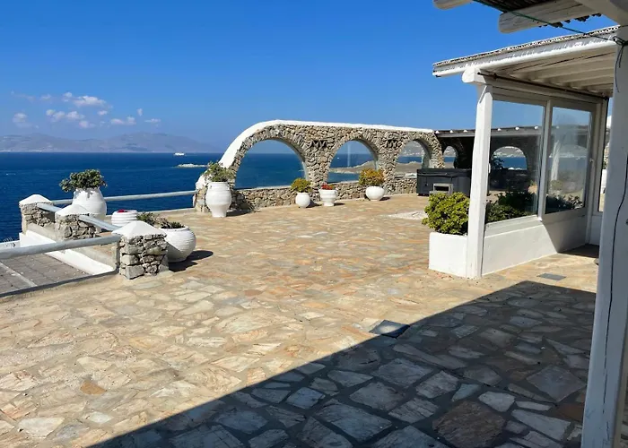 On The Rocks W Hot Tub At Cavo Delos Villa